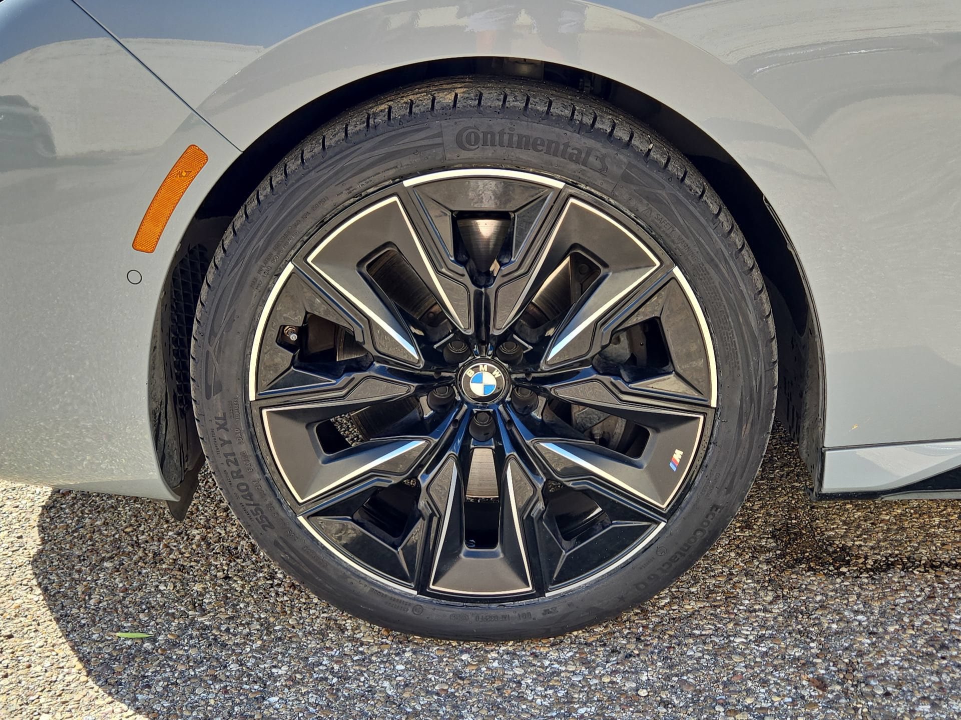 Used 2023 BMW 740i w/ Parking Assistance Package RWD image 11
