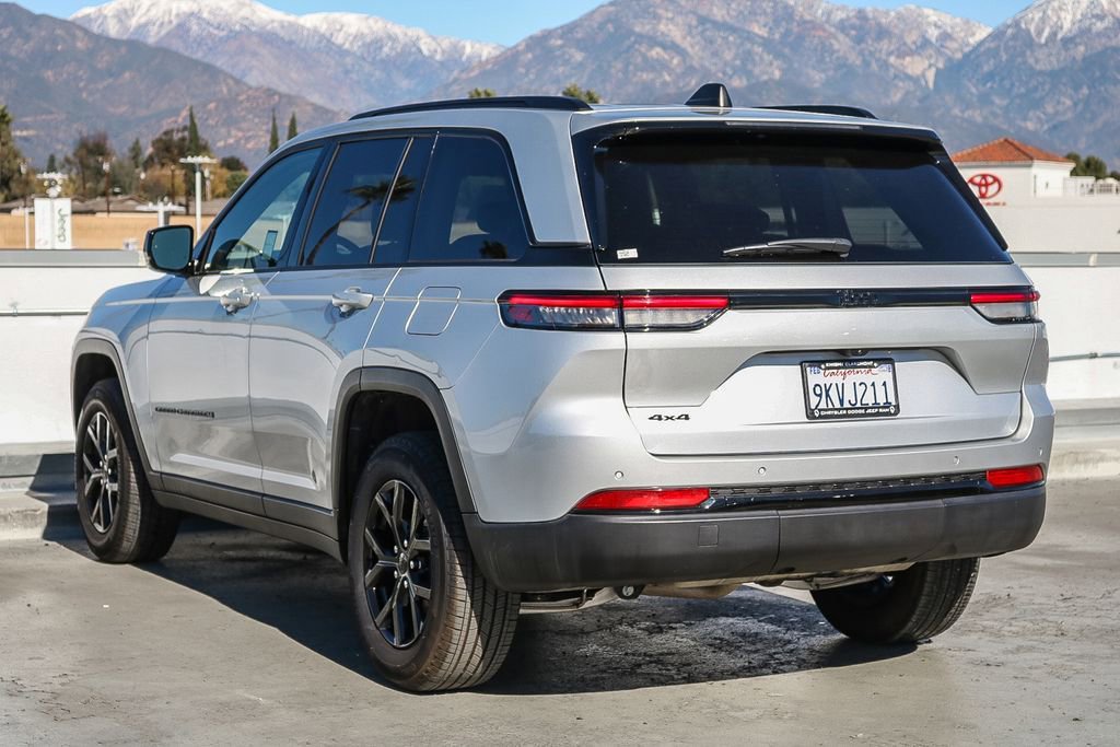 Certified 2024 Jeep Grand Cherokee Altitude image 9