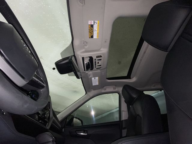 Used 2025 Toyota Highlander XLE AWD/4WD image 22