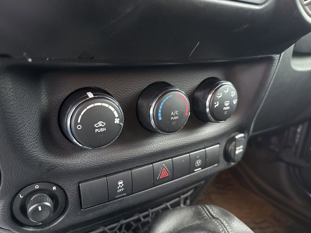 Used 2017 Jeep Wrangler Unlimited Sahara image 20