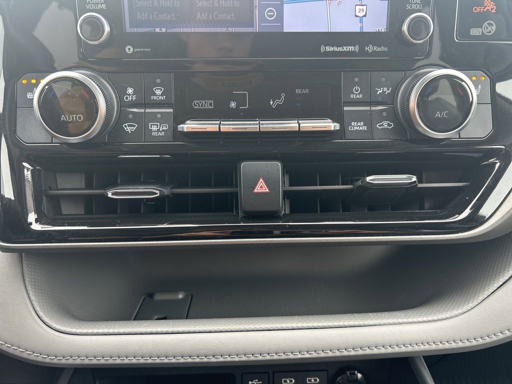 Used 2022 Toyota Highlander XLE image 16