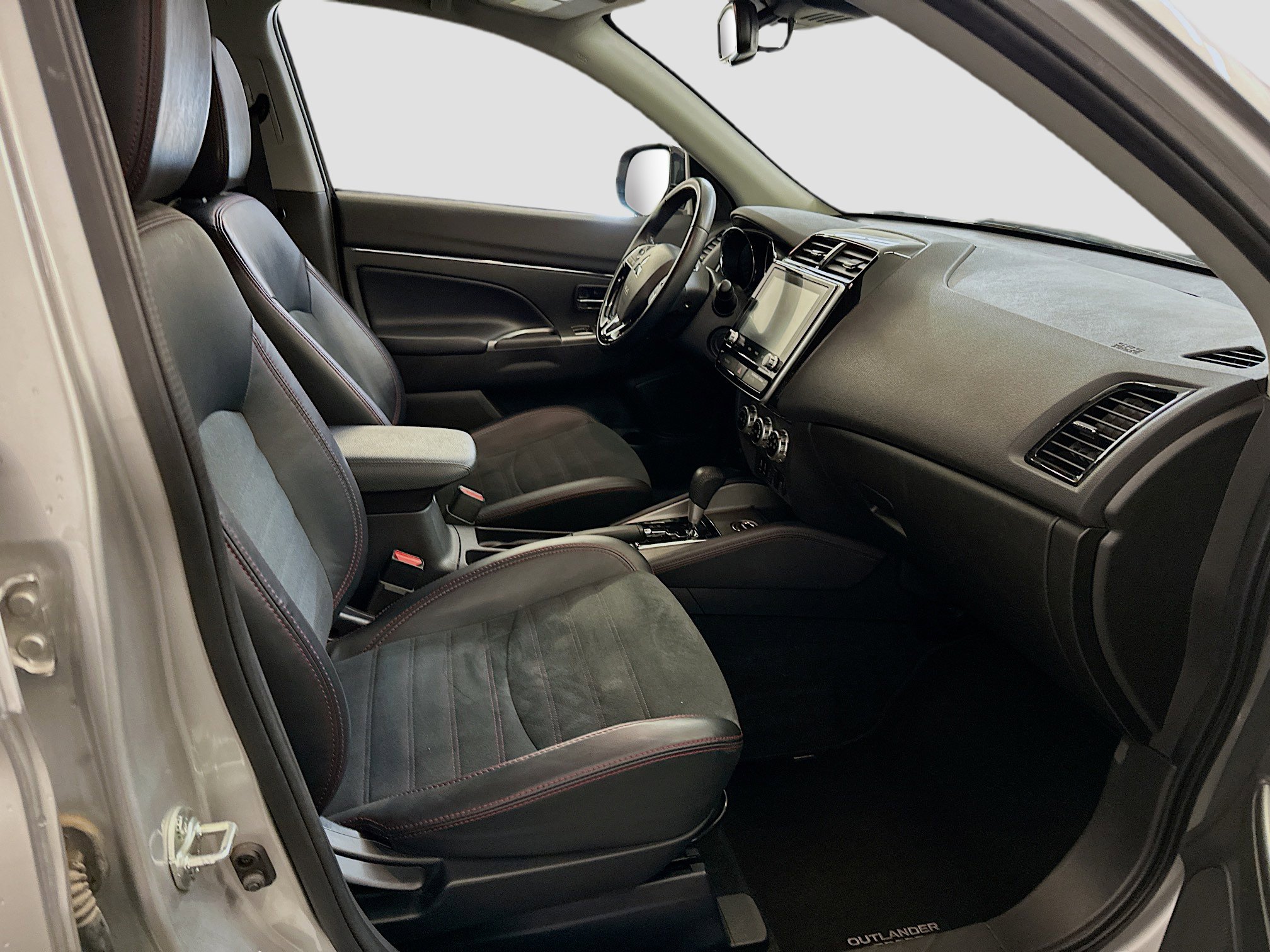 Used 2024 Mitsubishi Outlander Sport SE image 31