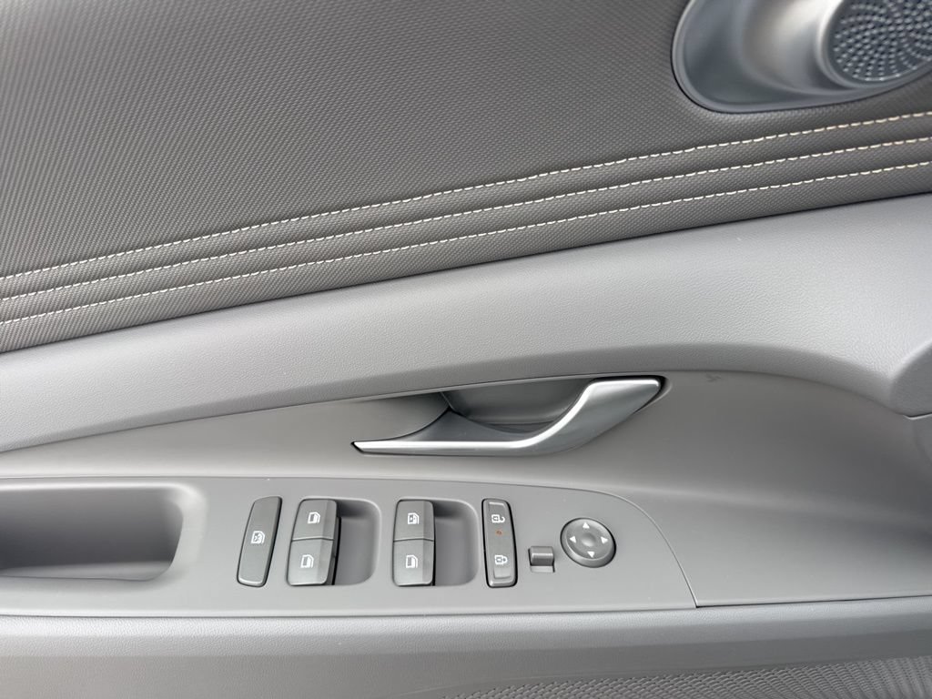 New 2026 Hyundai Elantra SEL FWD image 8