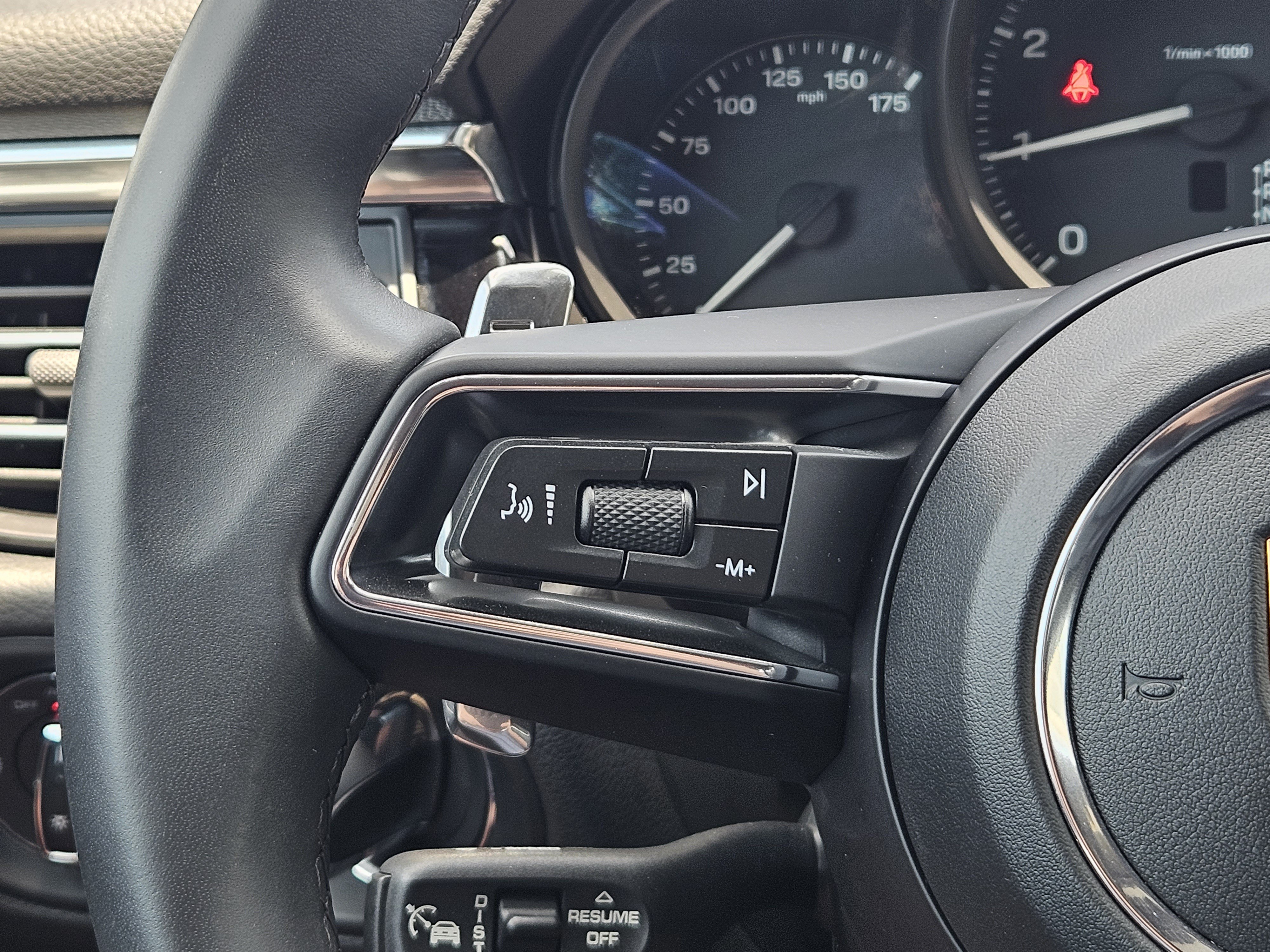 Certified 2026 Porsche Macan AWD/4WD image 26