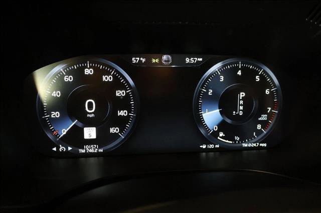 Used 2019 Volvo XC60 T6 Momentum w/ Multimedia Package image 13