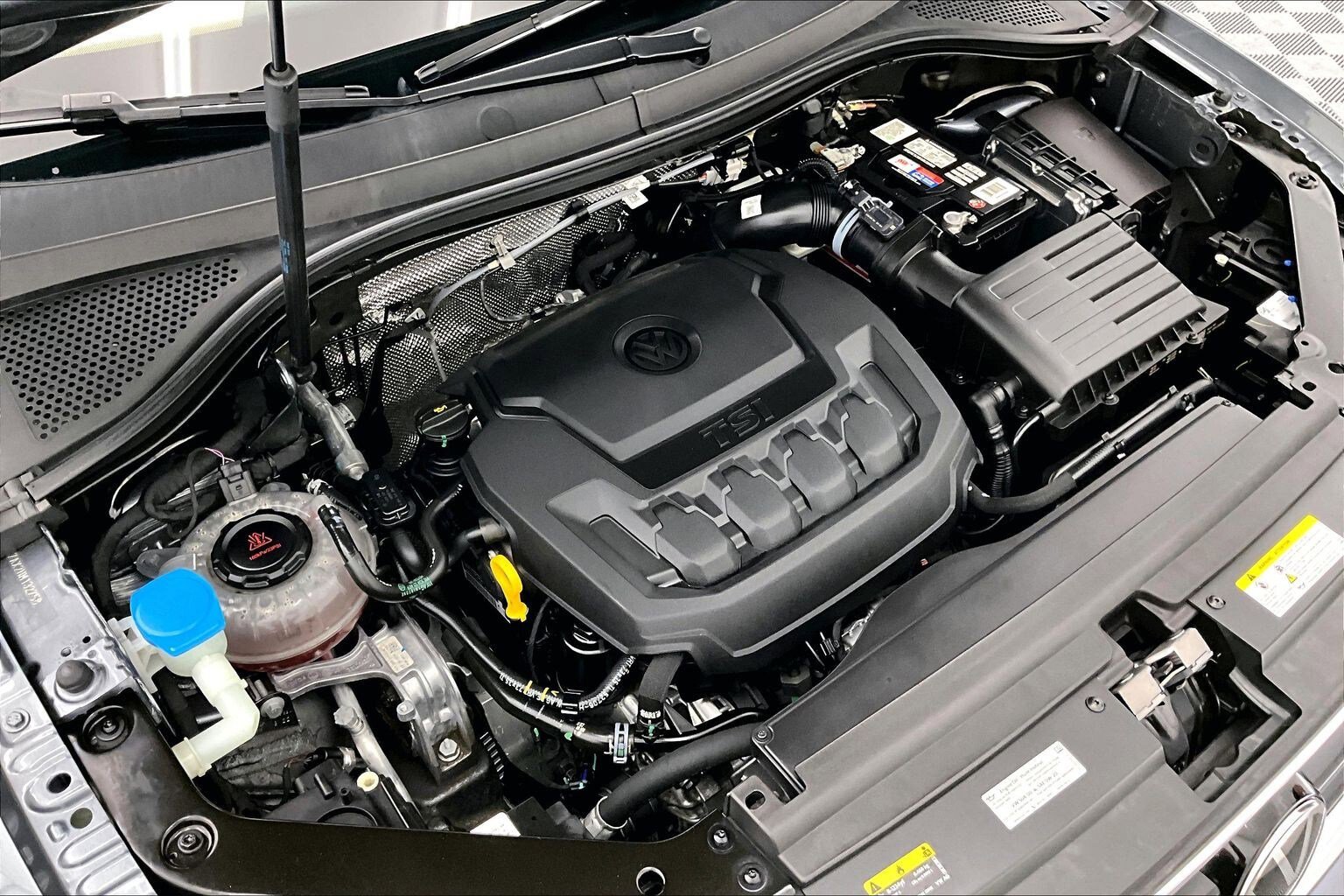 Used 2022 Volkswagen Tiguan SE R-Line FWD image 30