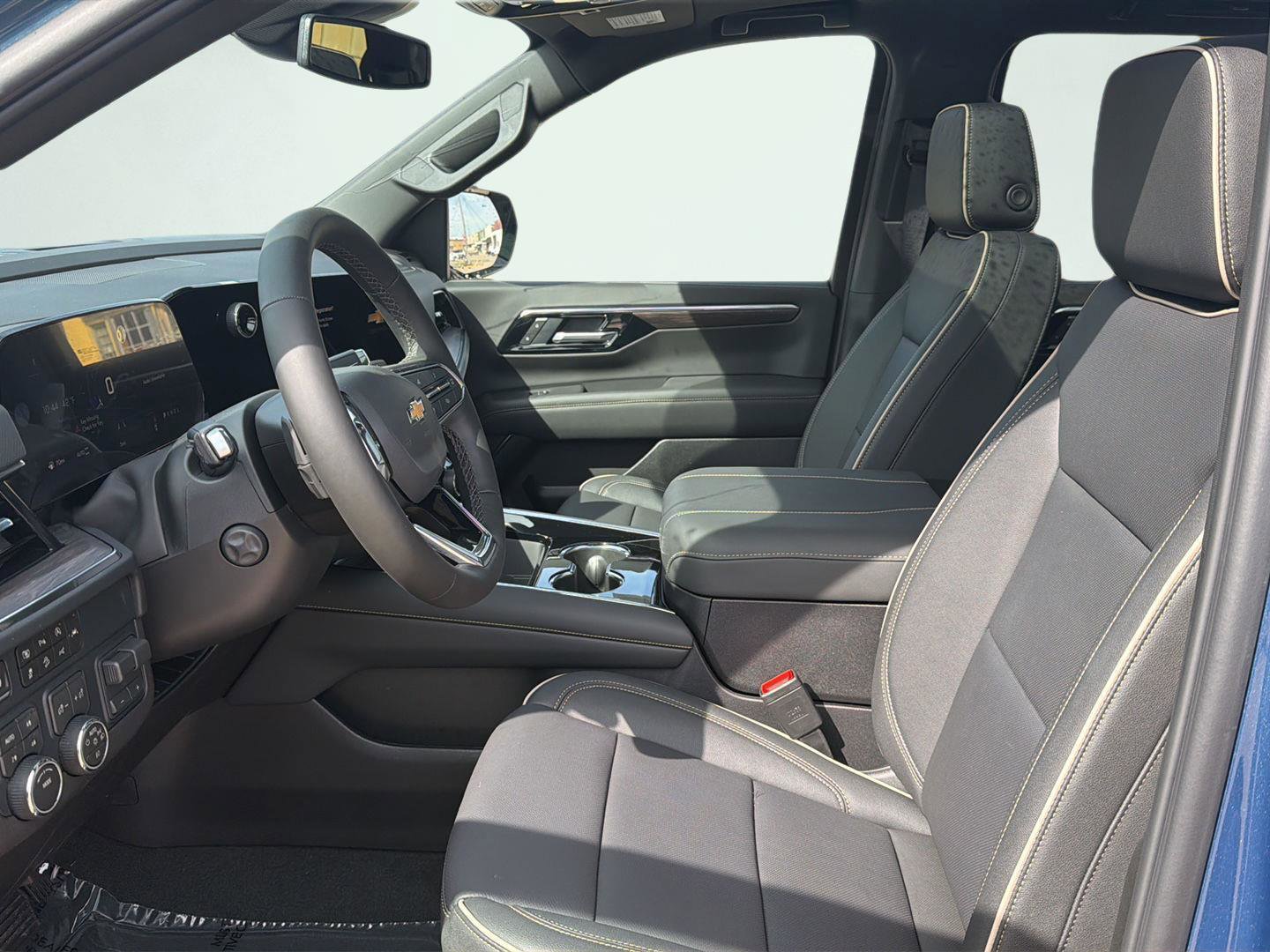 New 2026 Chevrolet Suburban Premier w/ Sun And Tow Package AWD/4WD image 9