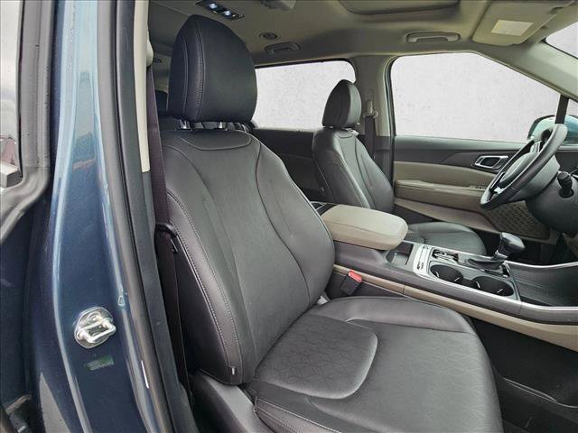 Used 2025 Kia Carnival SX FWD image 18