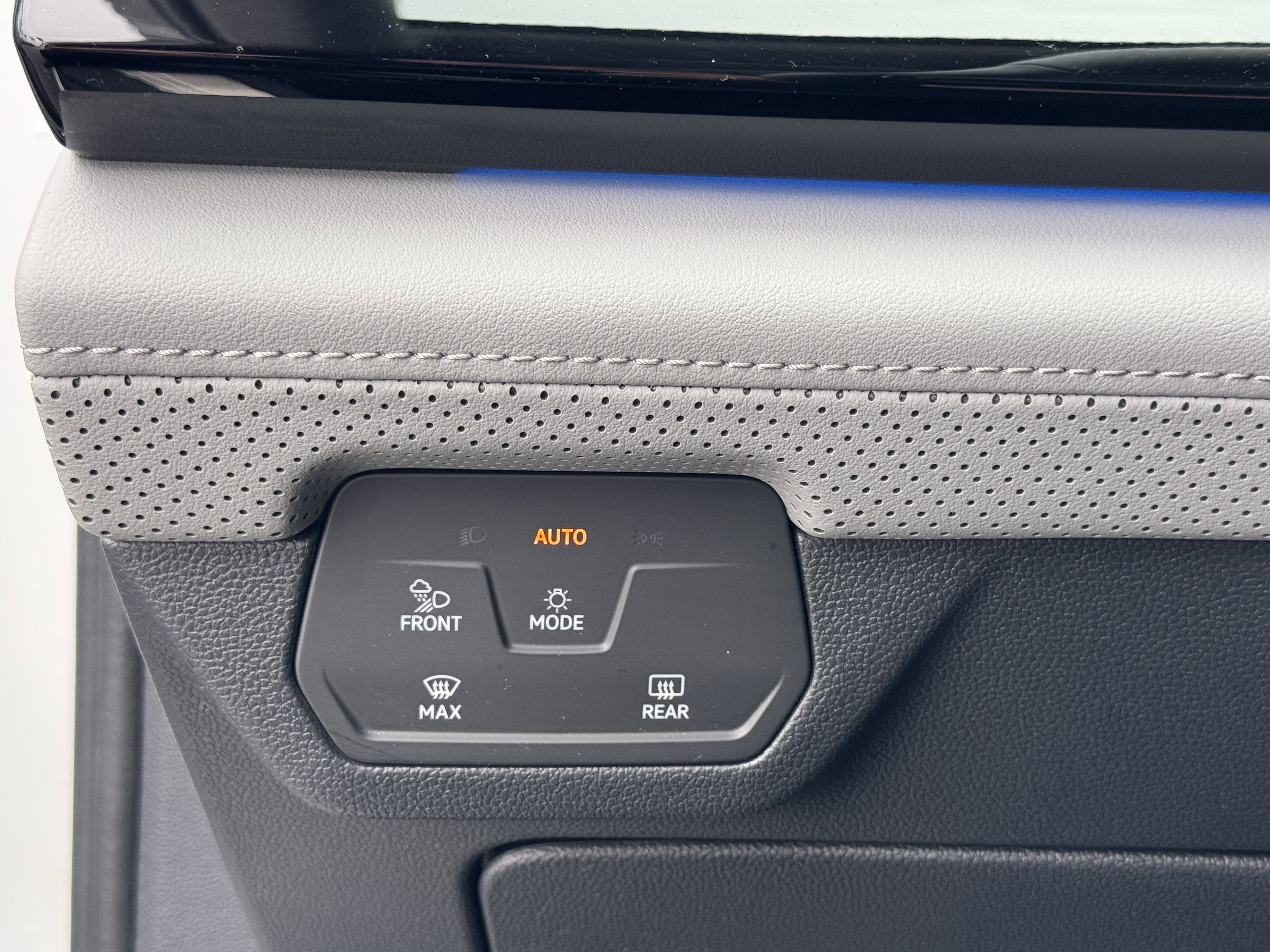 Certified 2024 Volkswagen Atlas Peak Edition SE image 30