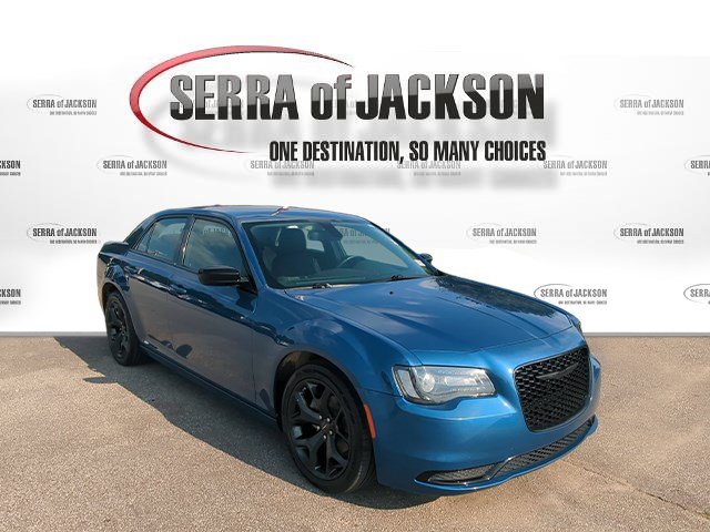 Used 2022 Chrysler 300 Touring w/ Sport Appearance Package RWD image 2
