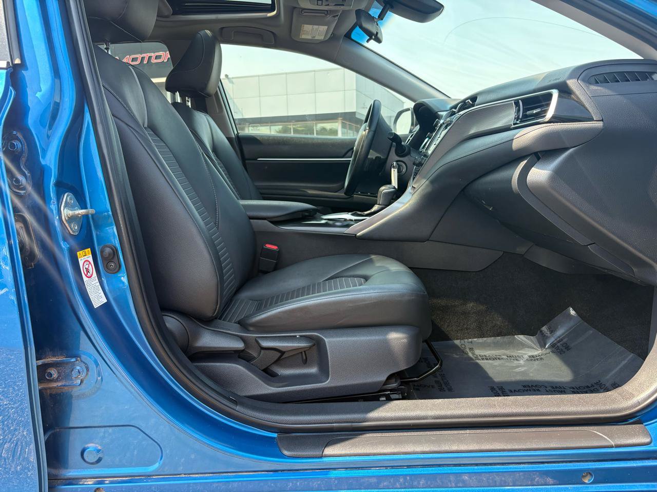 Used 2018 Toyota Camry SE w/ Moonroof Package FWD image 19