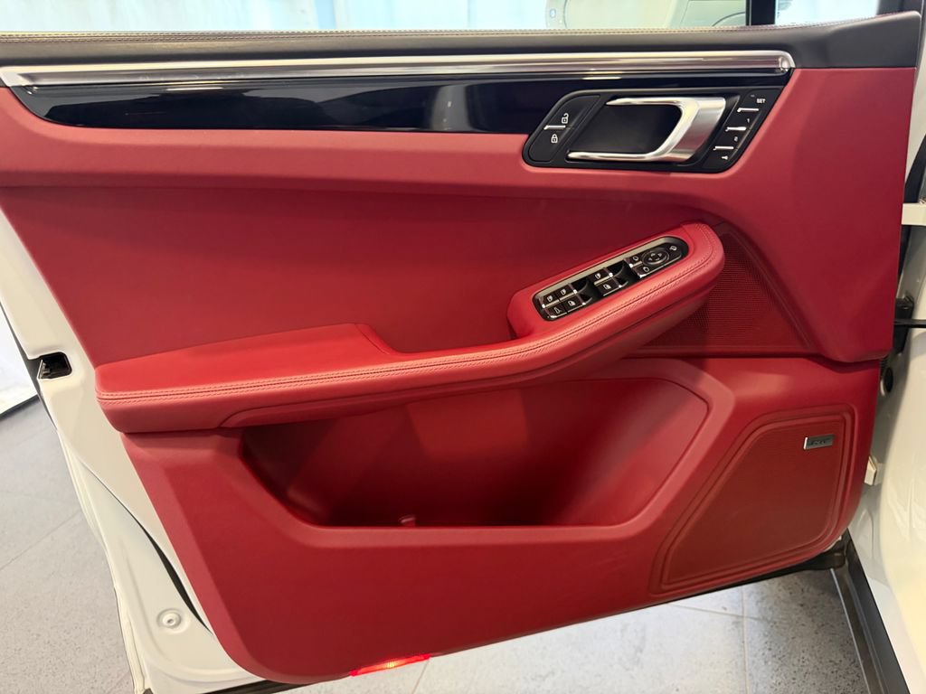 Certified 2023 Porsche Macan S AWD/4WD image 15