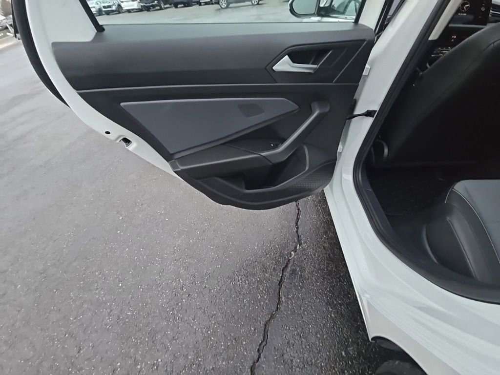 Used 2025 Volkswagen Jetta SE w/ Sunroof Package image 24