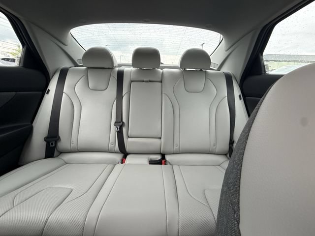 Certified 2024 Hyundai Elantra Limited FWD image 22
