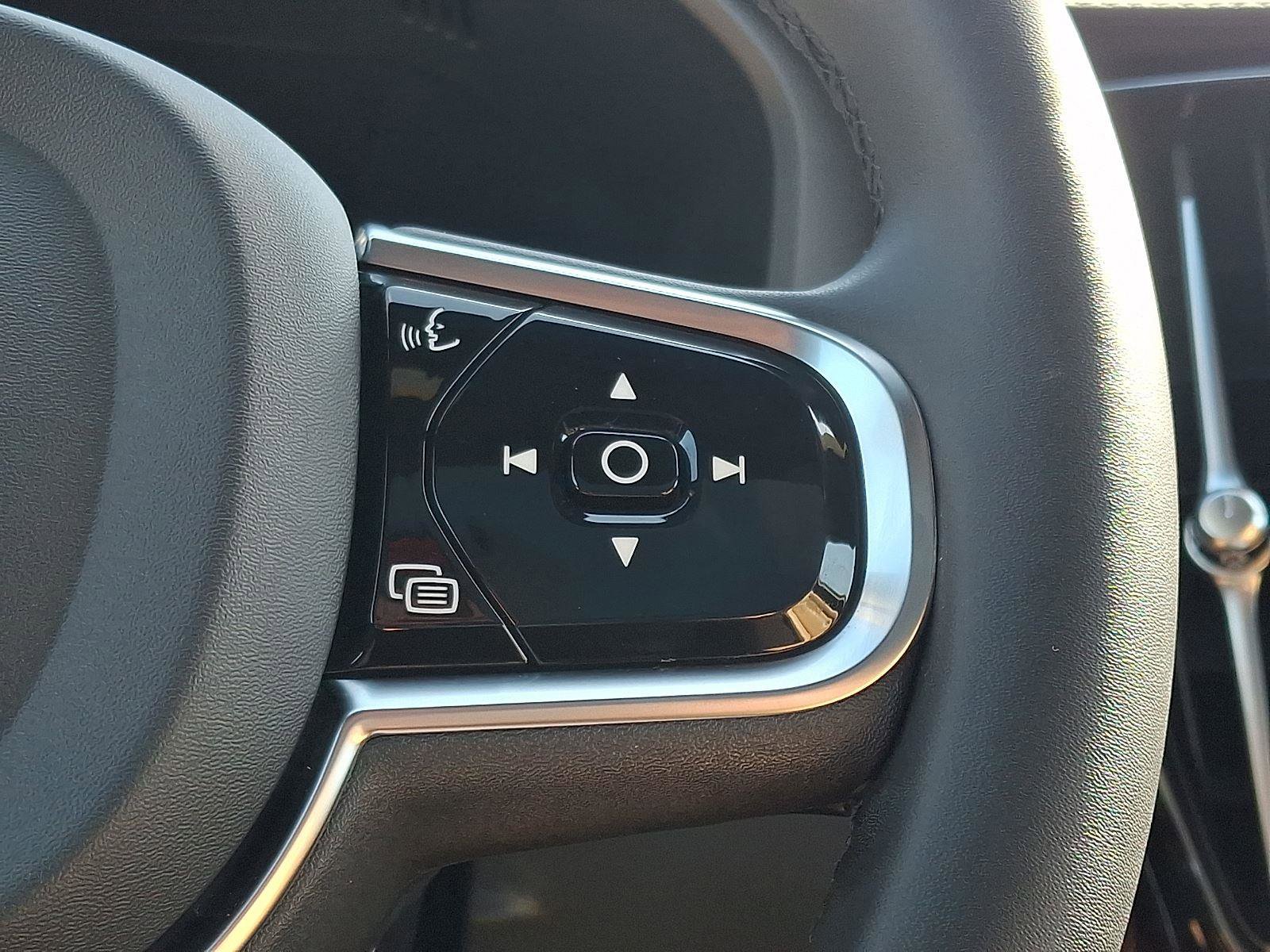 Certified 2024 Volvo XC60 B5 Ultimate w/ Protection Package Premier AWD/4WD image 23