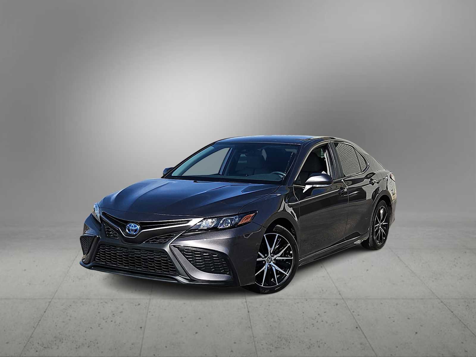 Used 2024 Toyota Camry SE FWD image 1