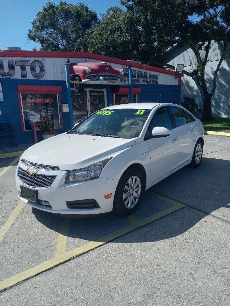 Used 2011 Chevrolet Cruze LT FWD image 2
