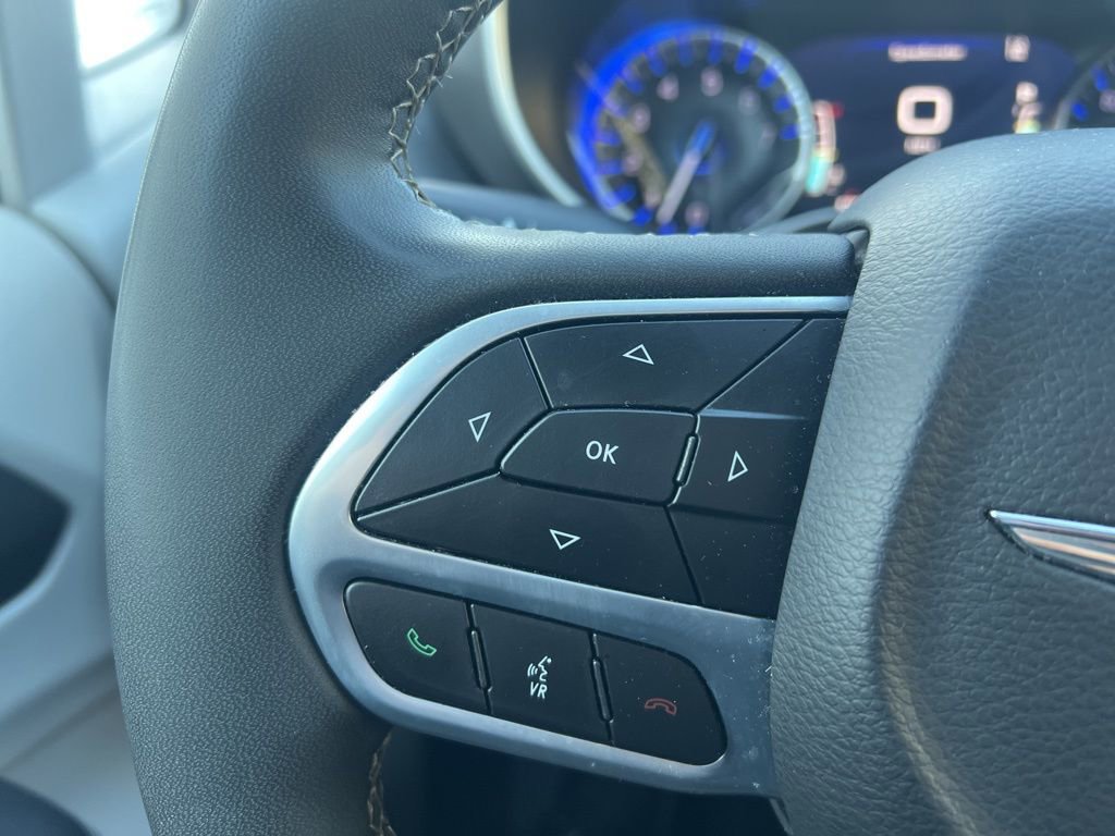 Used 2024 Chrysler Pacifica Touring-L image 16