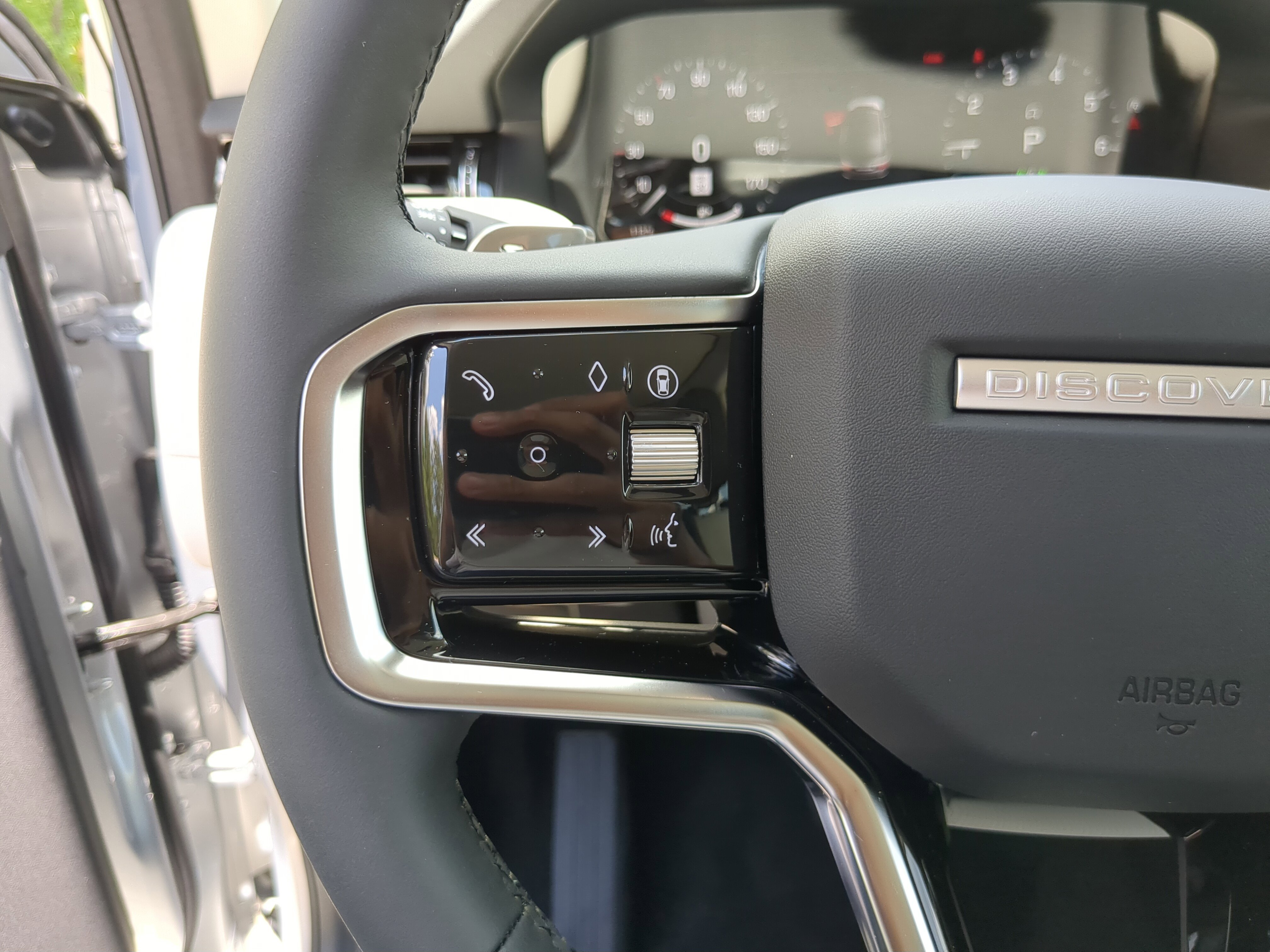 New 2025 Land Rover Discovery Sport S image 26