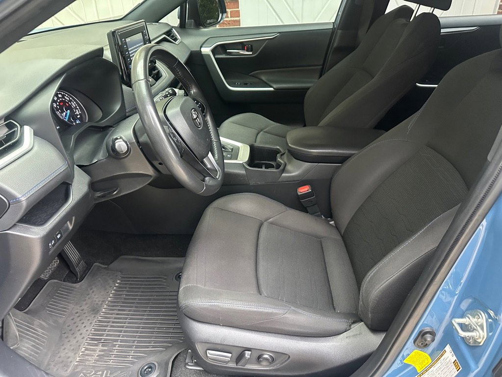 Used 2022 Toyota RAV4 SE image 23