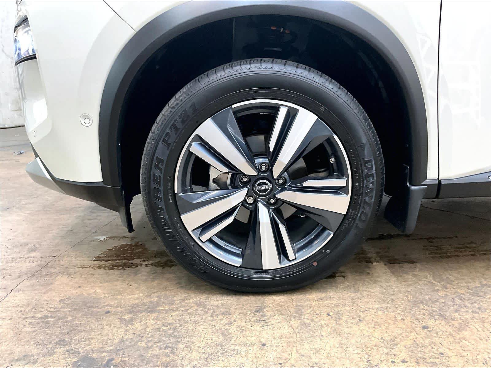 Used 2023 Nissan Rogue Platinum w/ Platinum Premium Package AWD/4WD image 12