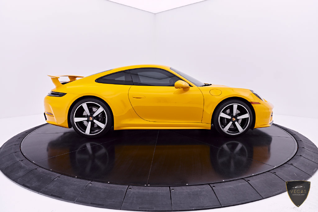 Used 2025 Porsche 911 Carrera RWD image 20
