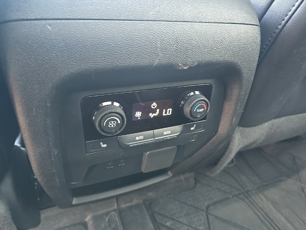 Used 2025 Chevrolet Traverse RS image 16