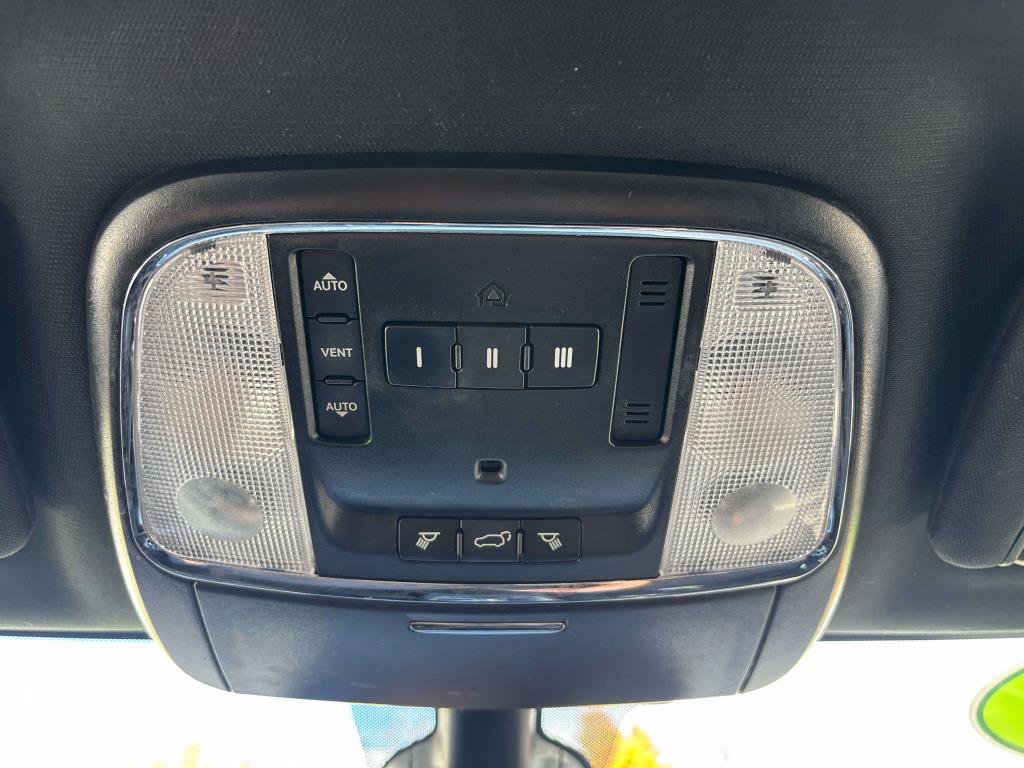 Used 2019 Jeep Grand Cherokee Laredo image 26