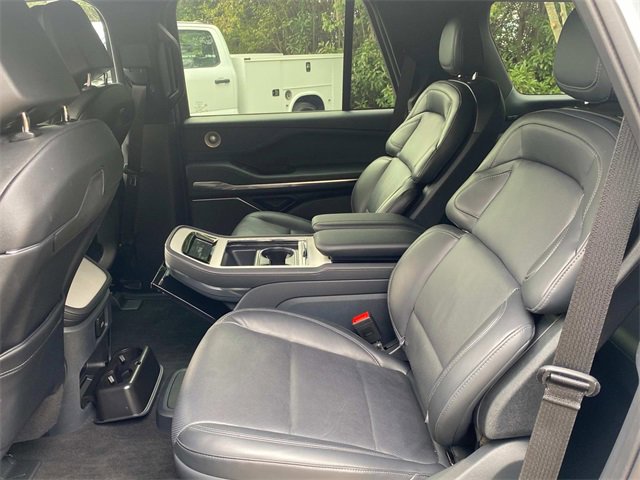 Used 2025 Lincoln Navigator Reserve w/ Jet Appearance Package image 9
