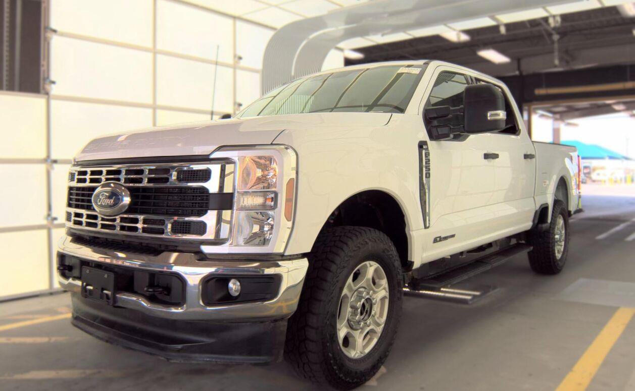 Used 2025 Ford F250 XLT w/ FX4 Off-Road Package AWD/4WD image 2