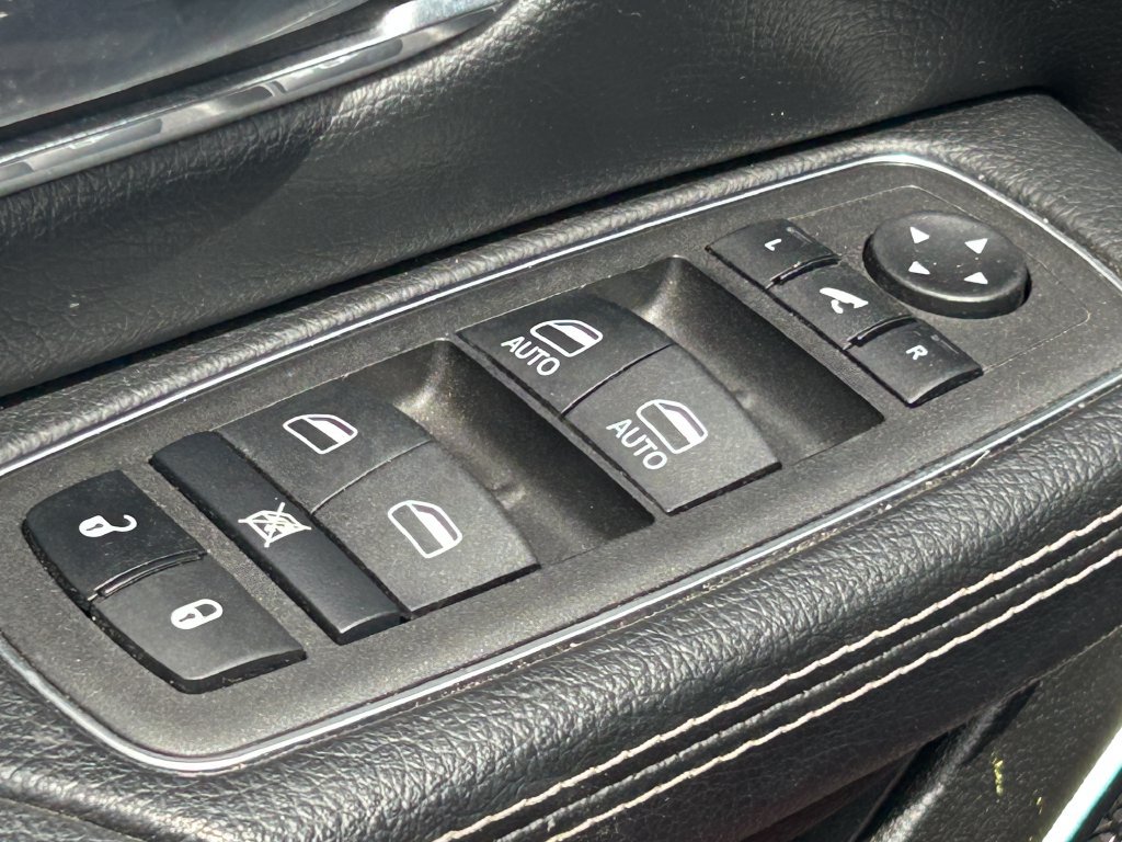 Used 2024 RAM 1500 Laramie AWD/4WD image 29