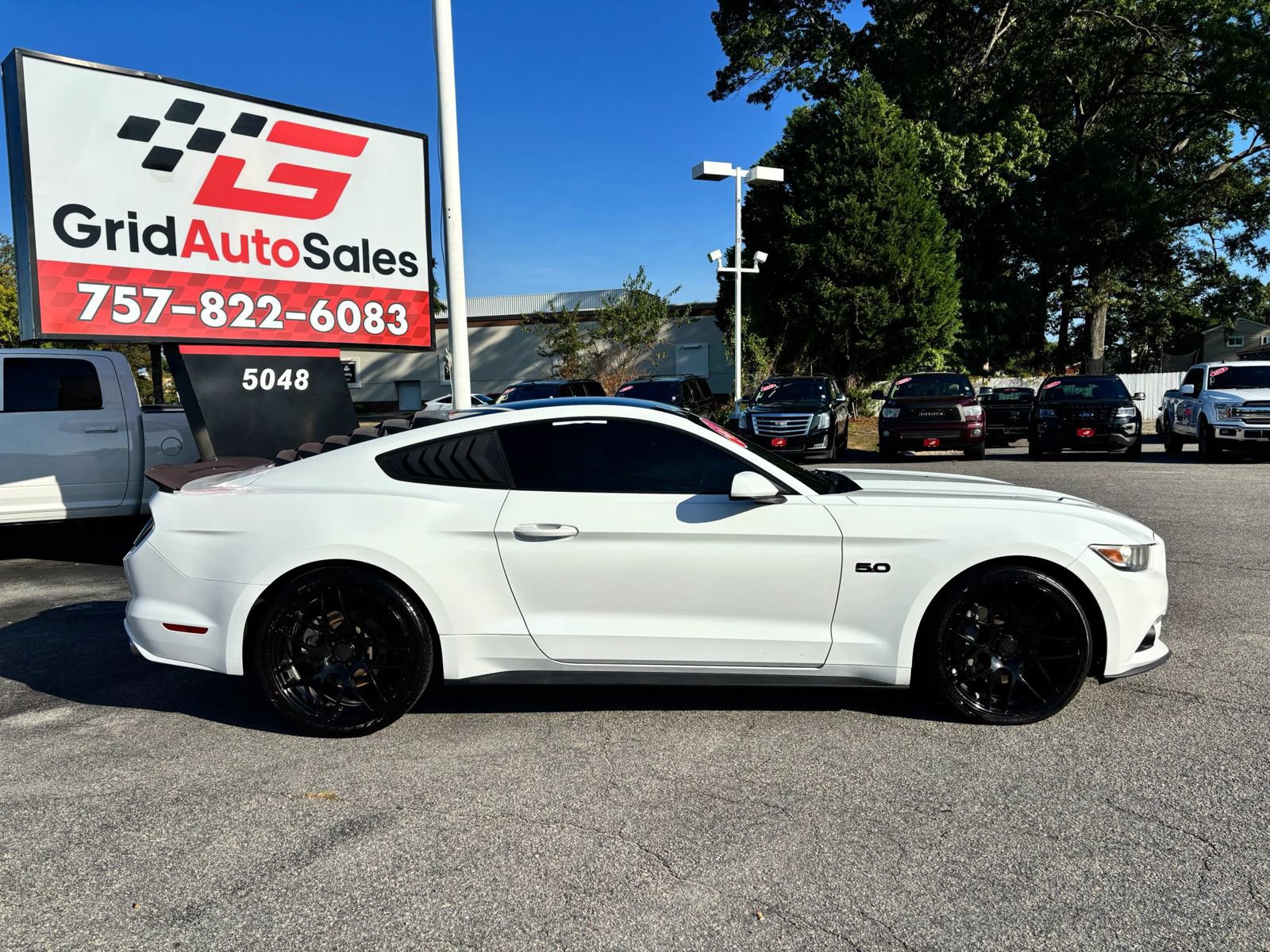 Used 2017 Ford Mustang GT w/ Black Accent Package RWD image 2