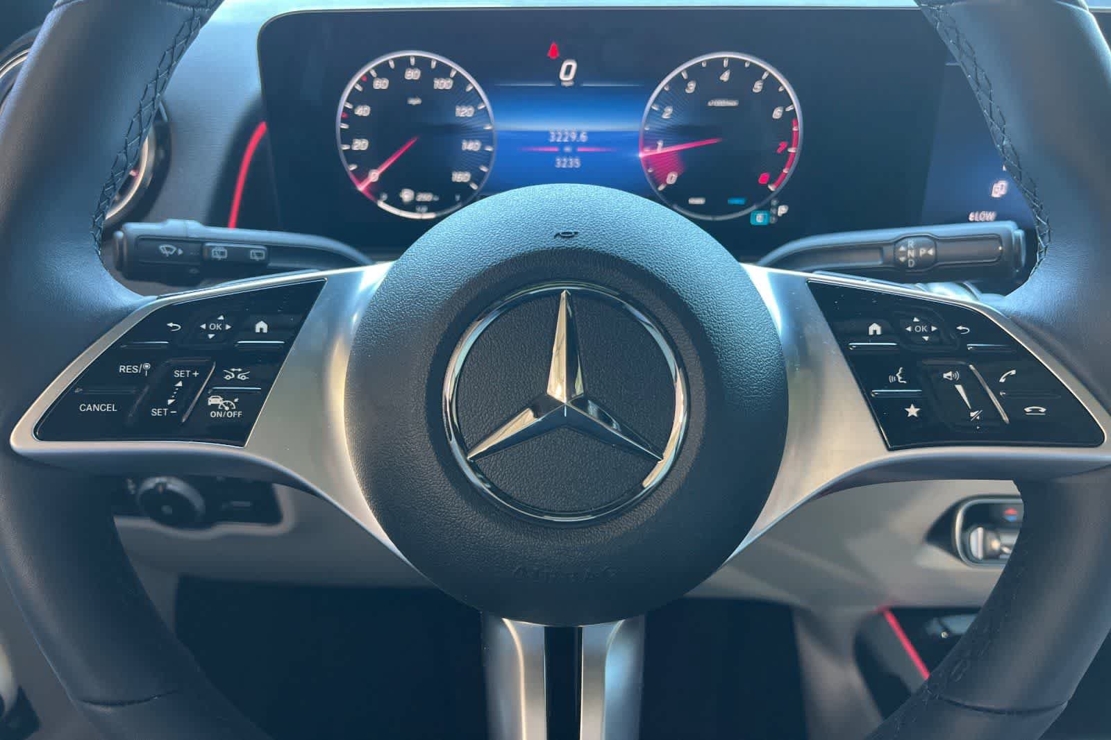 Used 2026 Mercedes-Benz GLB 250 4MATIC image 24