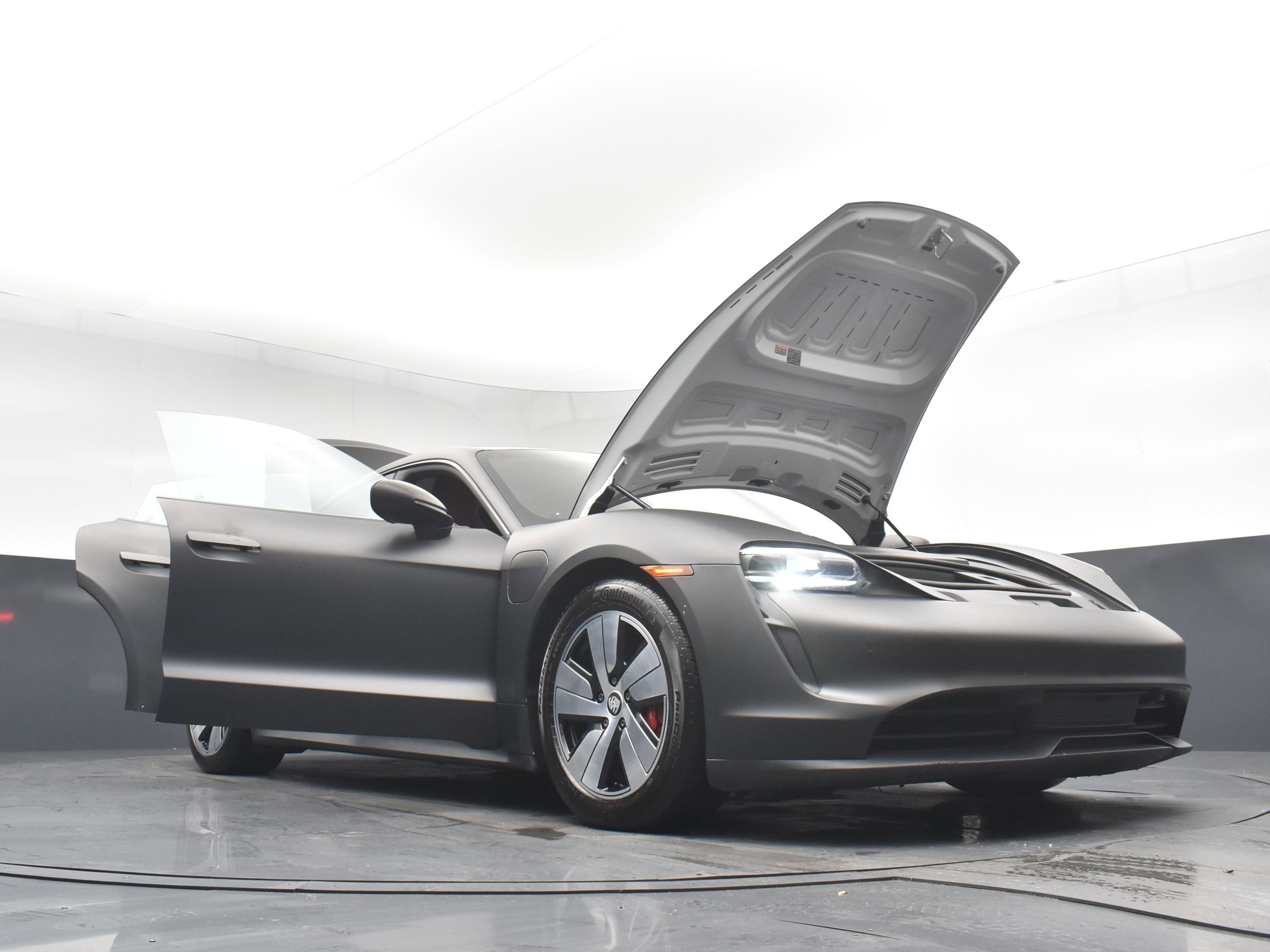 Used 2020 Porsche Taycan 4S image 26