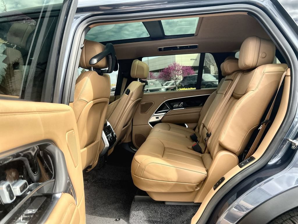 New 2026 Land Rover Range Rover Long Wheelbase SE AWD/4WD image 15