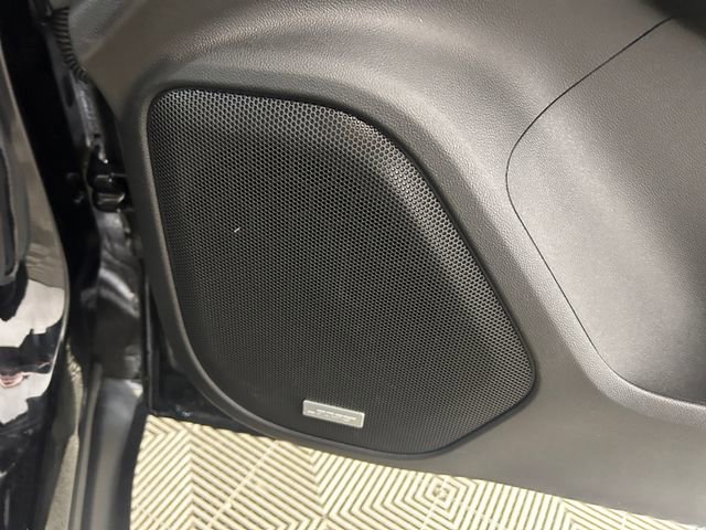 Used 2023 GMC Acadia SLT image 30