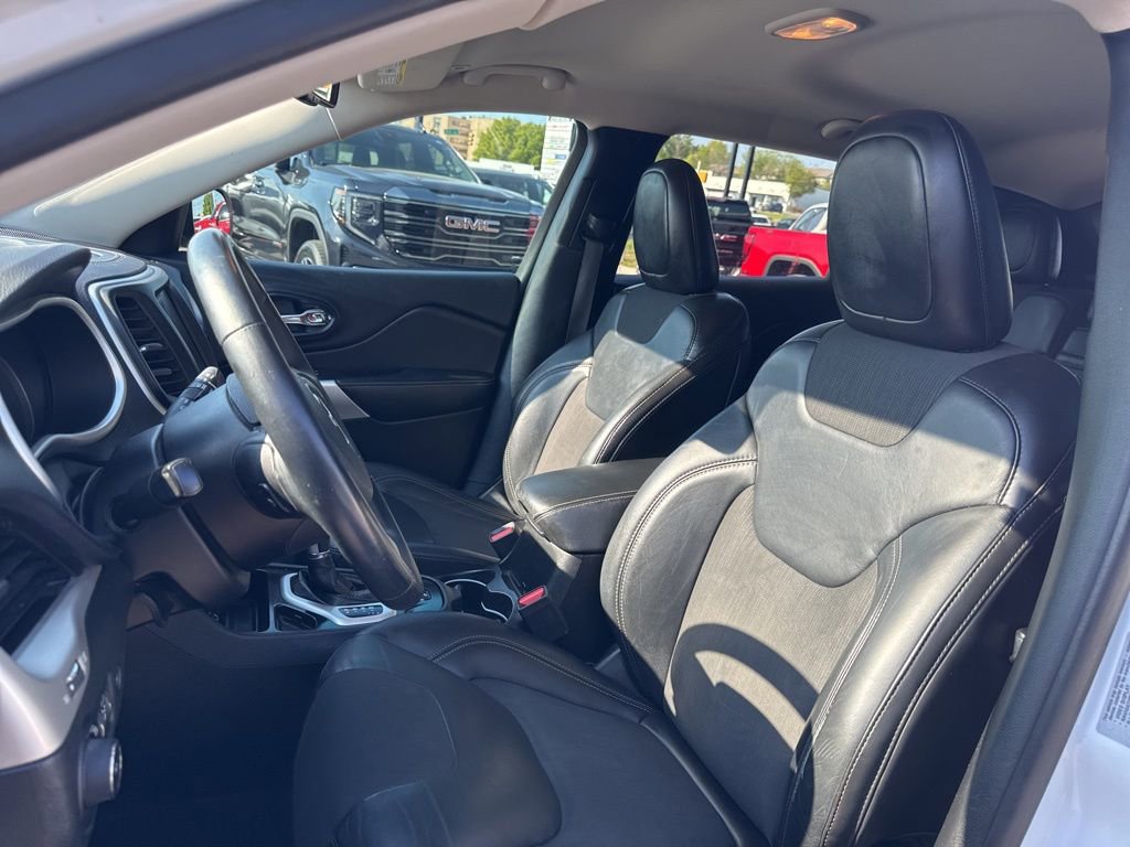 Used 2018 Jeep Cherokee Latitude Plus w/ Comfort/Convenience Group image 14