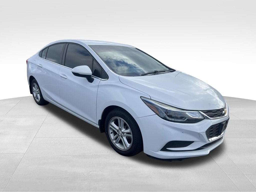 Used 2018 Chevrolet Cruze LT FWD image 16