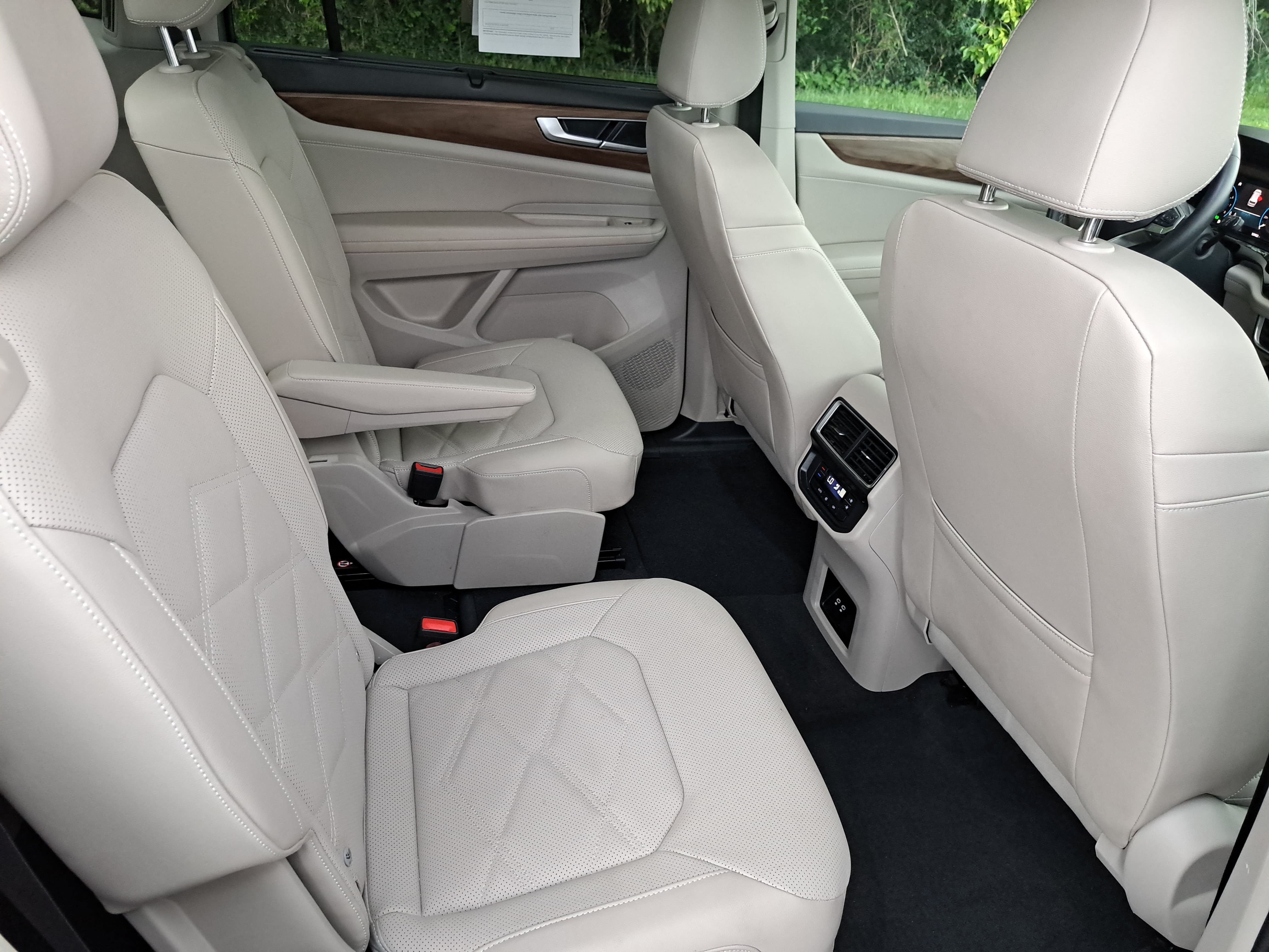 Certified 2026 Volkswagen Atlas SE w/ Black Wheel Package FWD image 11
