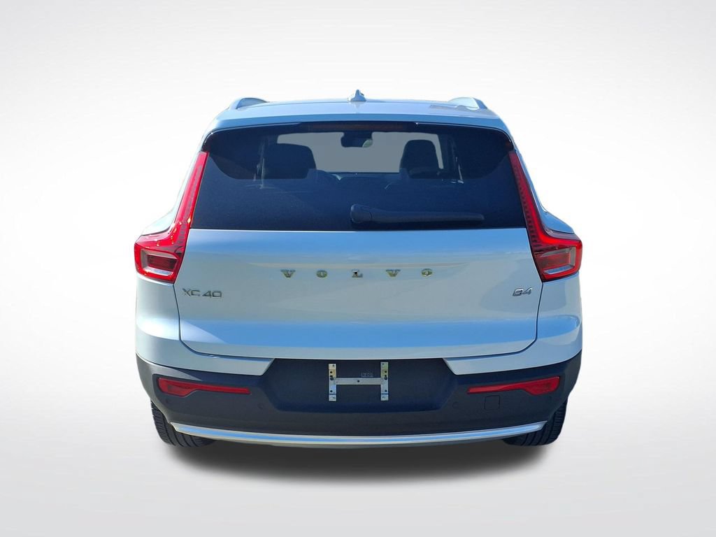 Certified 2023 Volvo XC40 B4 Plus w/ Climate Package FWD image 7