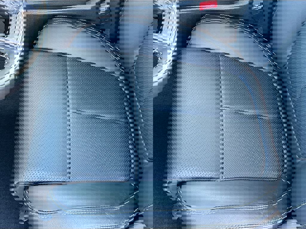 New 2025 Jeep Grand Cherokee Overland w/ Luxury Tech Group IV image 22