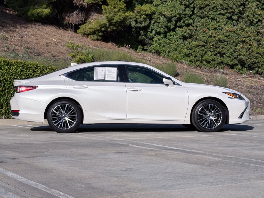 Certified 2024 Lexus ES 300h w/ Premium Package FWD image 10