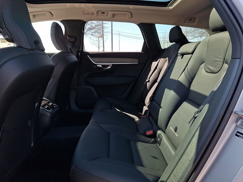 Used 2025 Volvo V90 B6 Cross Country Plus w/ Protection Package Premier image 11