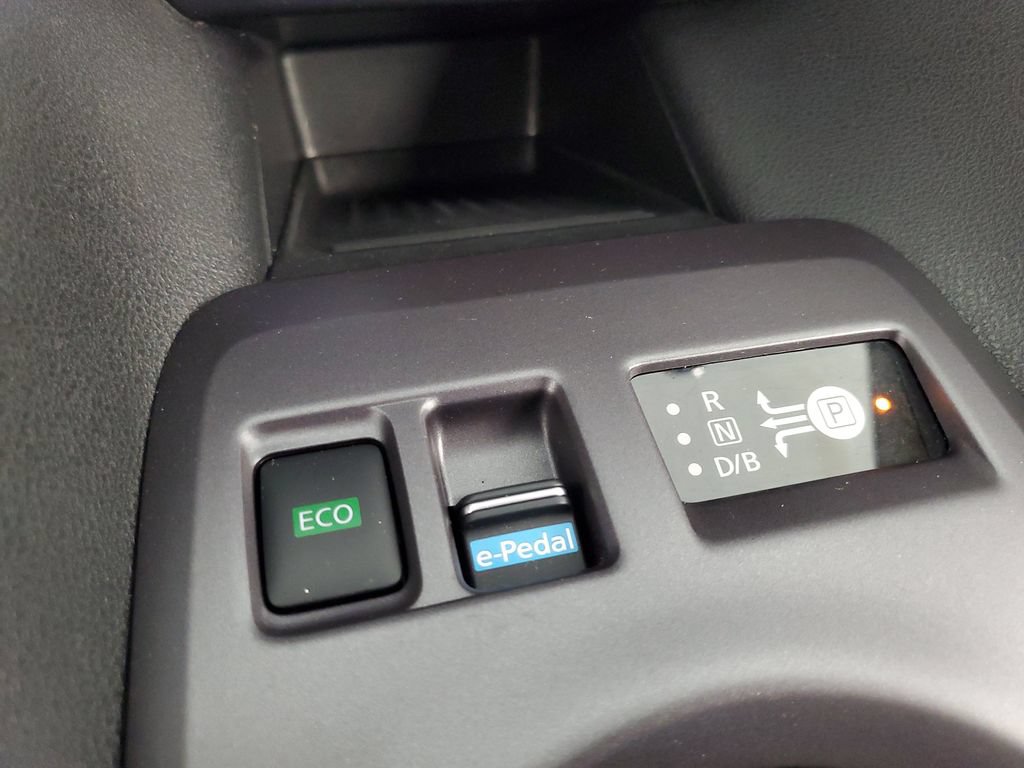 Used 2025 Nissan Leaf S FWD image 18