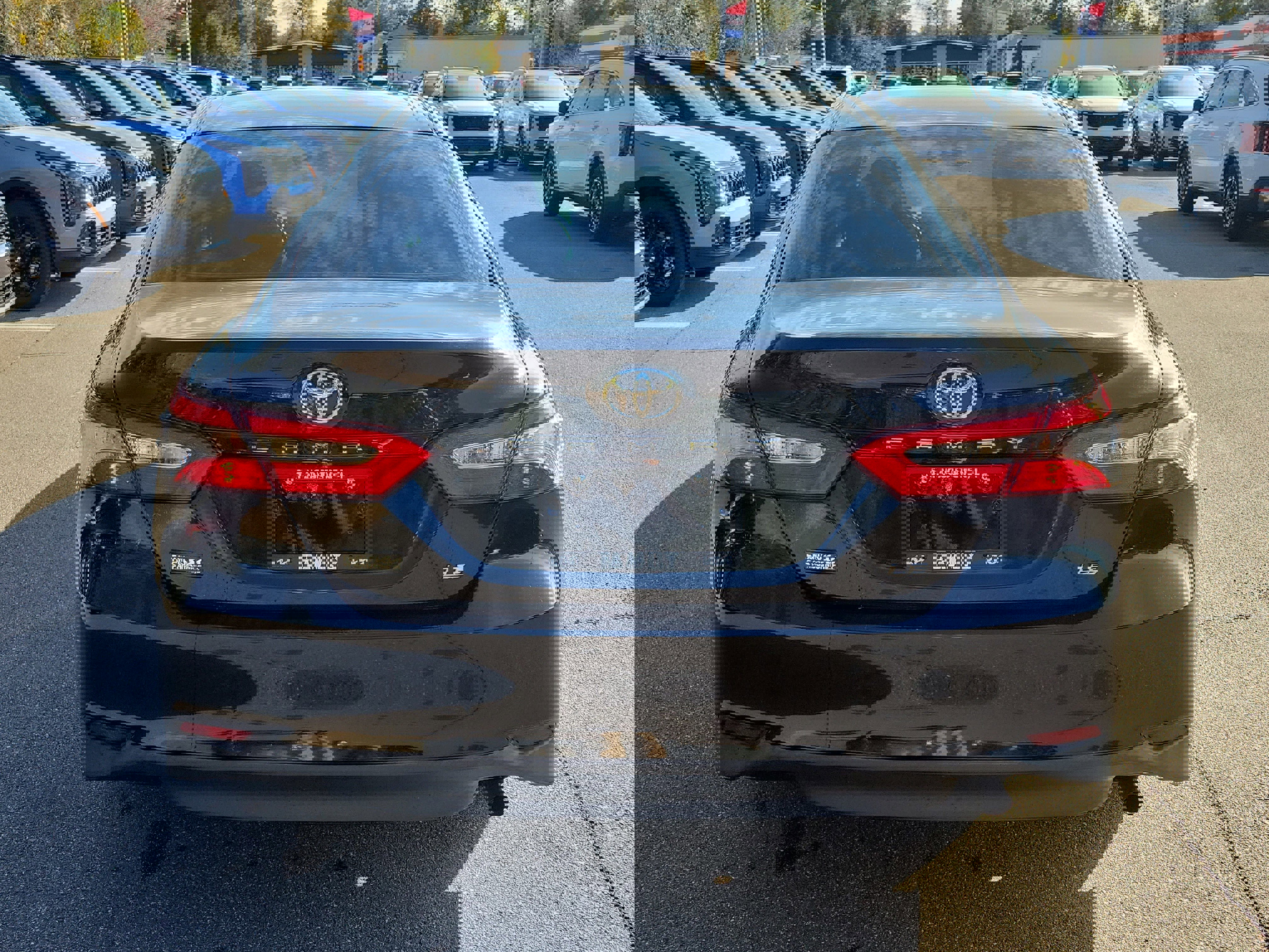 Used 2018 Toyota Camry LE image 5