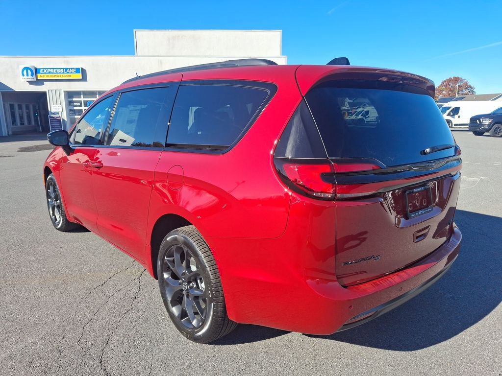 New 2026 Chrysler Pacifica Limited w/ S Appearance Package image 5
