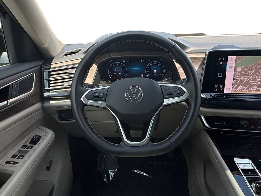 Used 2025 Volkswagen Atlas SEL AWD/4WD image 12