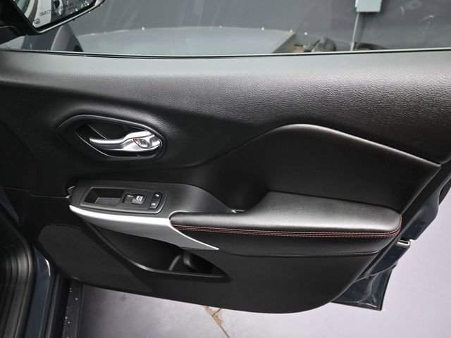 Used 2017 Jeep Cherokee Trailhawk w/ Comfort/Convenience Group image 36