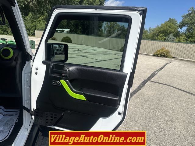 Used 2016 Jeep Wrangler Unlimited Sahara w/ Connectivity Group AWD/4WD image 34