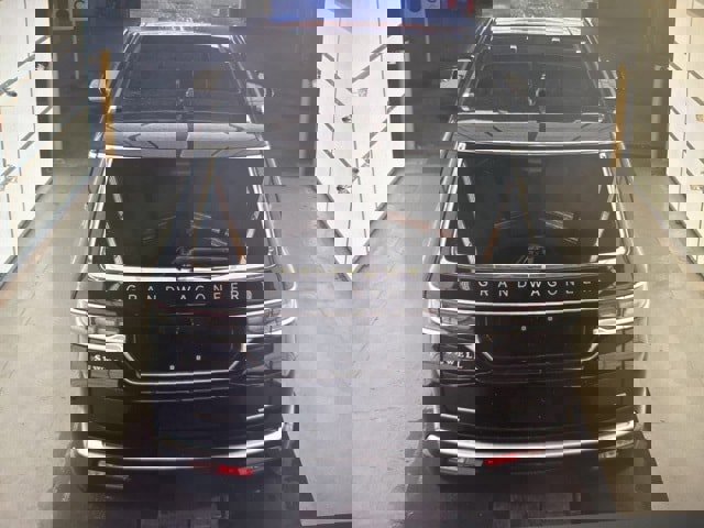 Used 2022 Jeep Grand Wagoneer Series III w/ Rear Seat Video Group 1 image 5